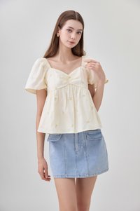 Megara Sweetheart Embroidery Floral Top In Cream