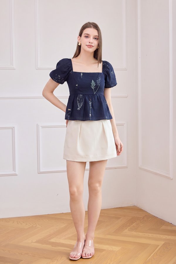 Bennet Botanical Flutter Top In Navy