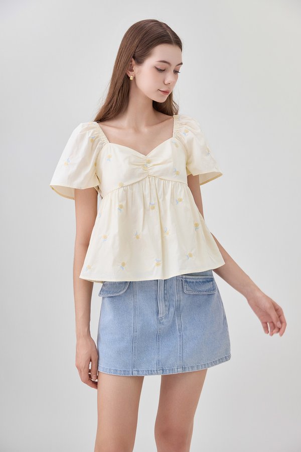 Megara Sweetheart Embroidery Floral Top In Cream