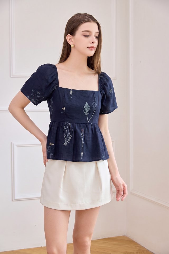 Bennet Botanical Flutter Top In Navy