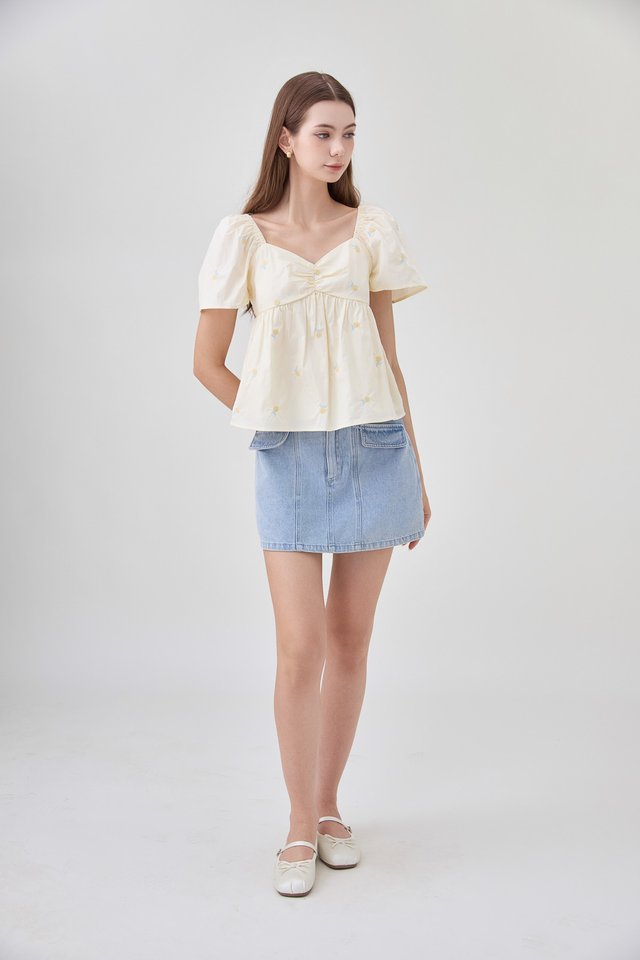 Megara Sweetheart Embroidery Floral Top In Cream