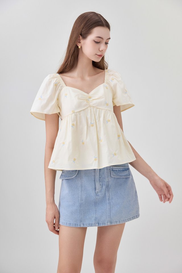 Megara Sweetheart Embroidery Floral Top In Cream