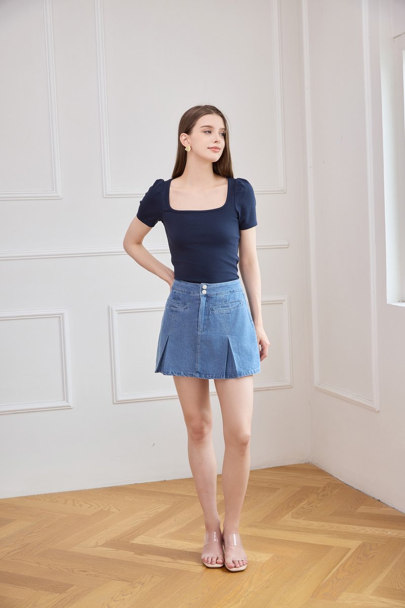 Ulani Denim Pocket Pleated Skort in Mid Wash