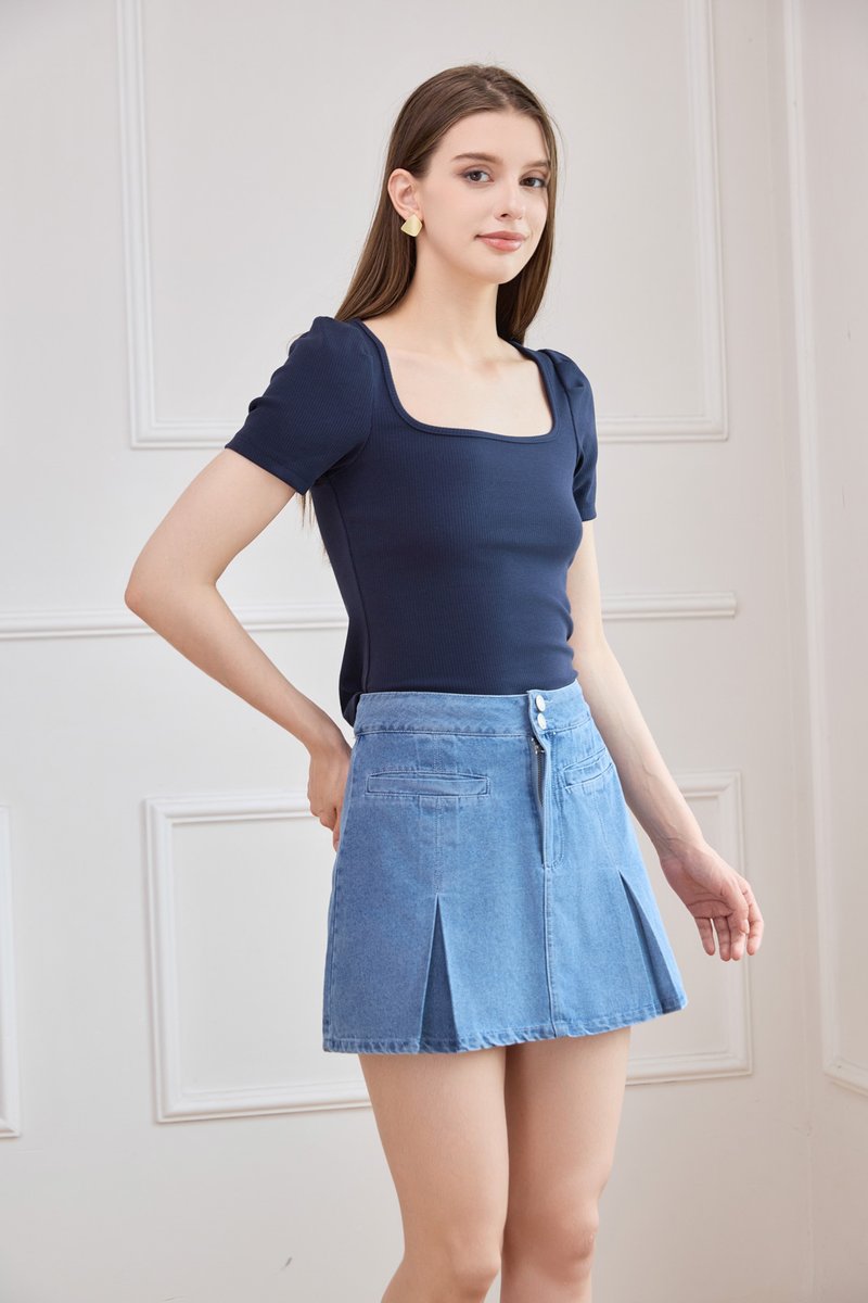 Ulani Denim Pocket Pleated Skort in Mid Wash