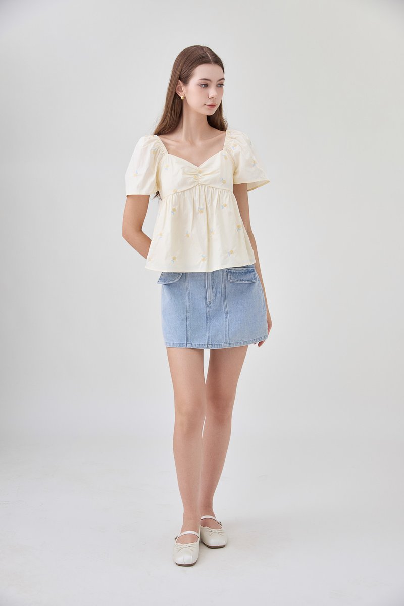 Megara Sweetheart Embroidery Floral Top In Cream