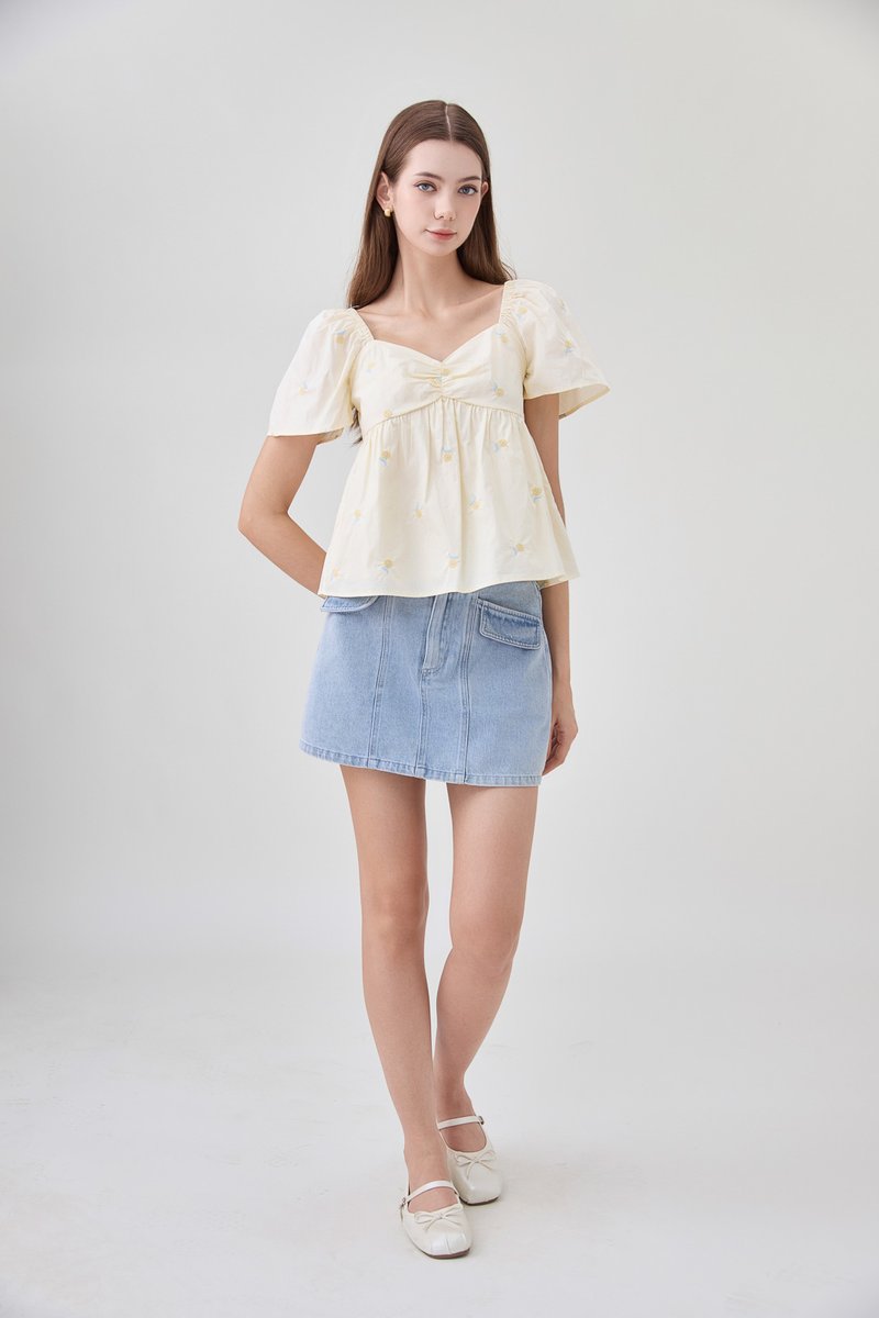 Megara Sweetheart Embroidery Floral Top In Cream