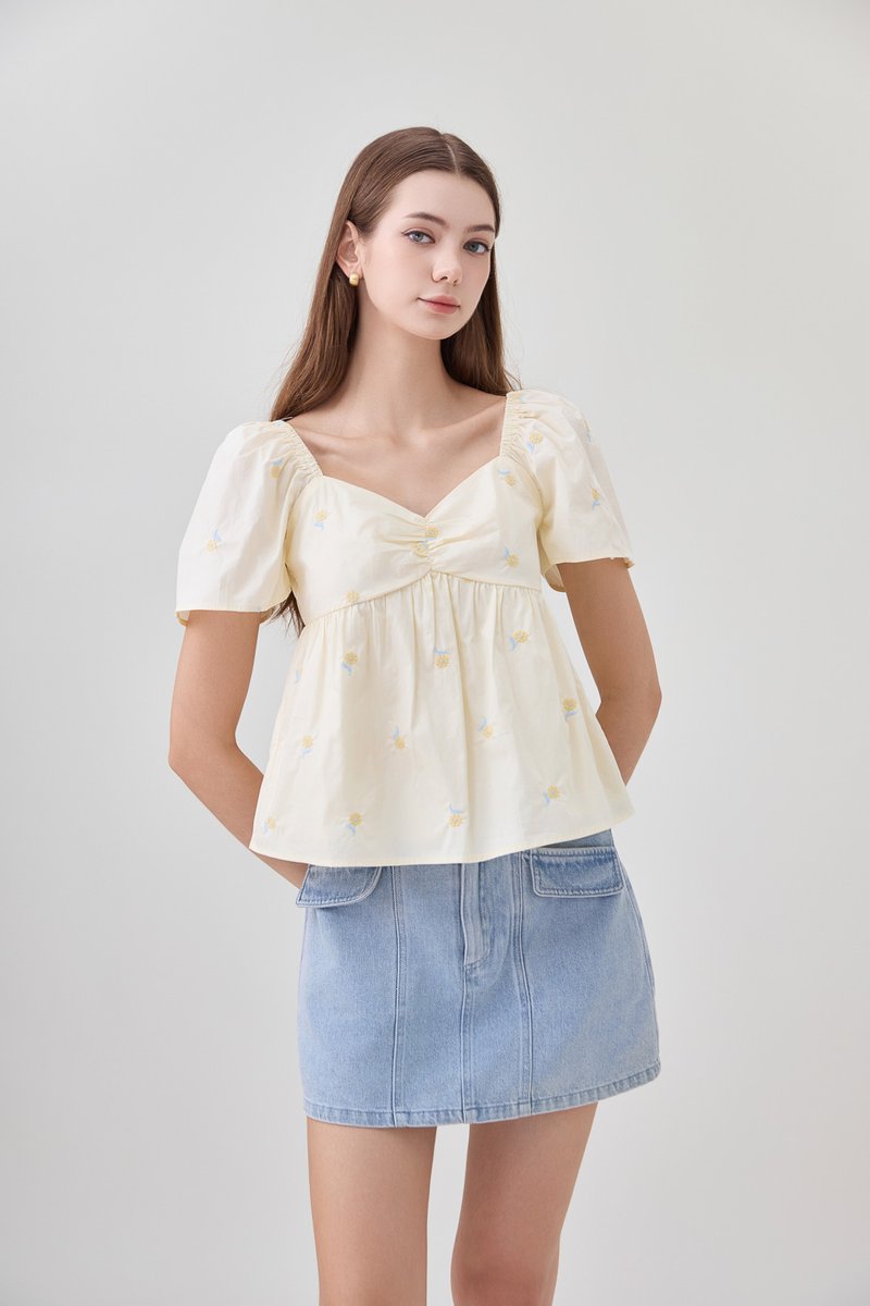 Megara Sweetheart Embroidery Floral Top In Cream