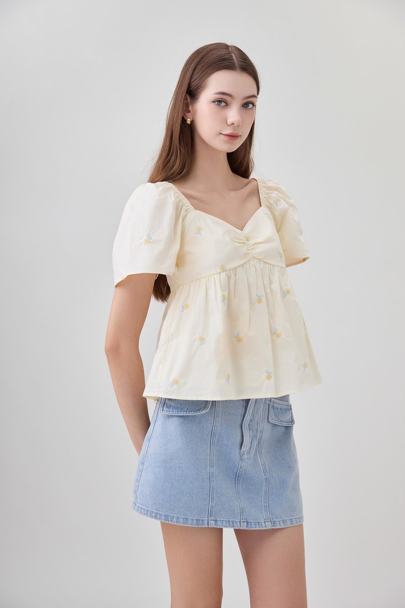 Megara Sweetheart Embroidery Floral Top In Cream