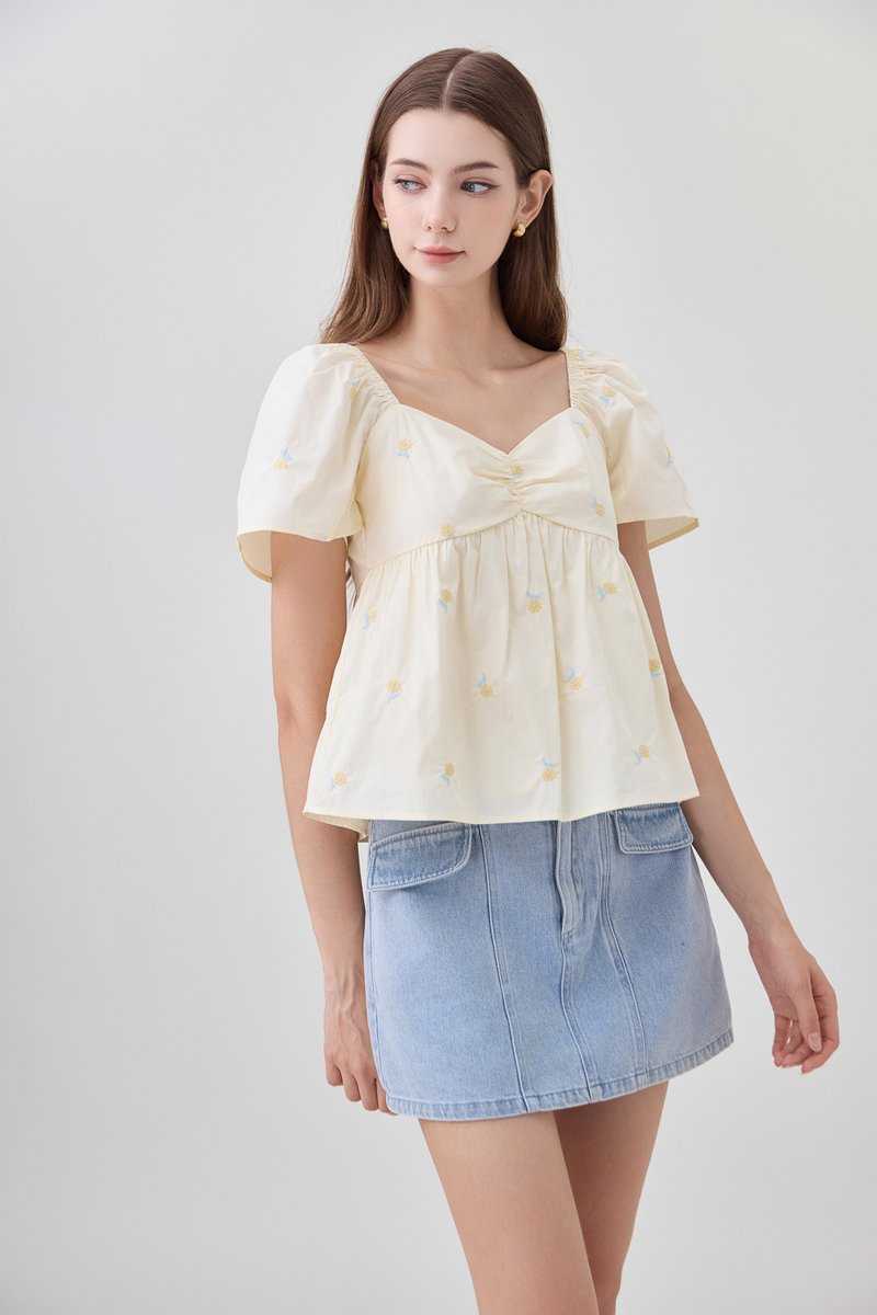 Megara Sweetheart Embroidery Floral Top In Cream