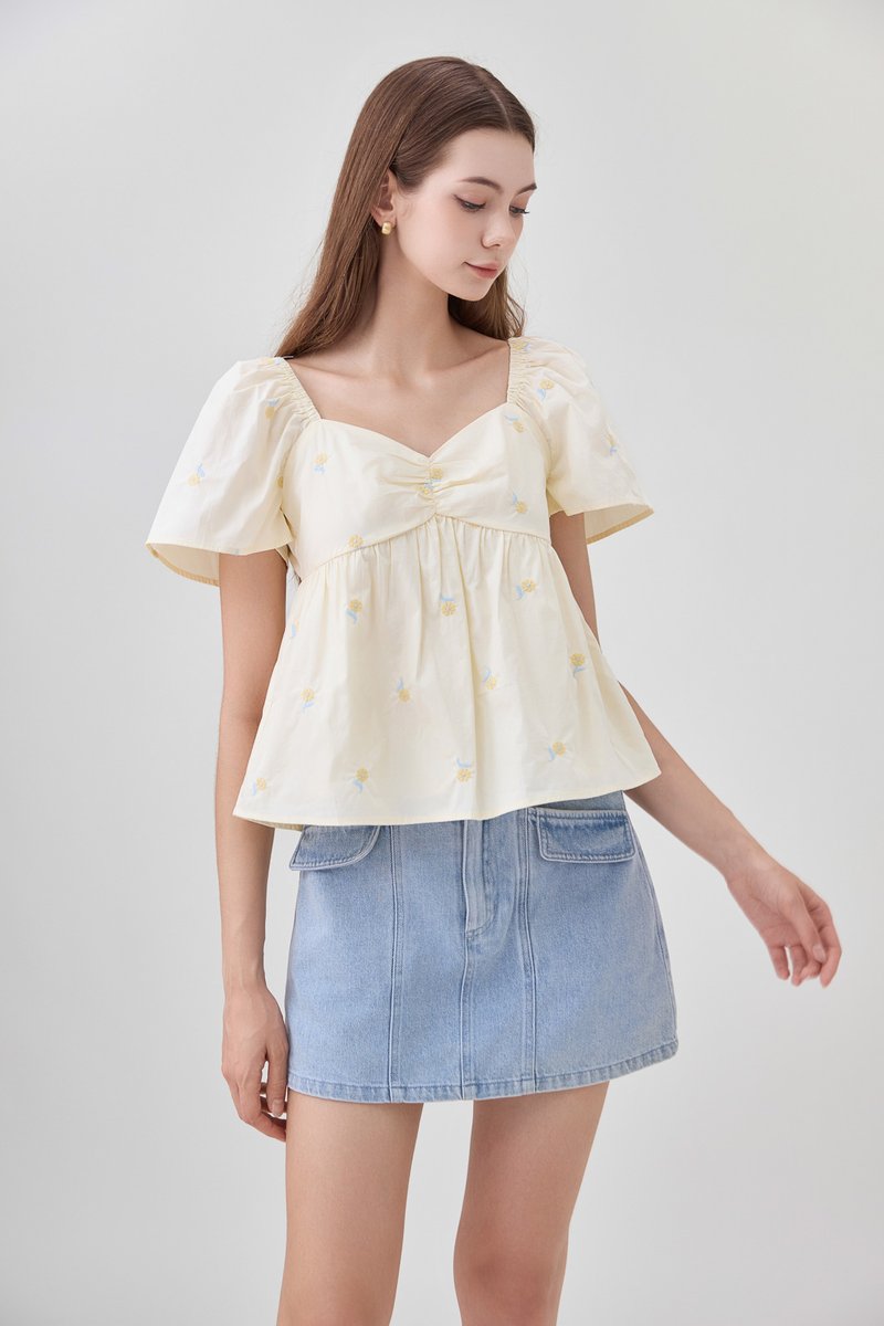 Megara Sweetheart Embroidery Floral Top In Cream