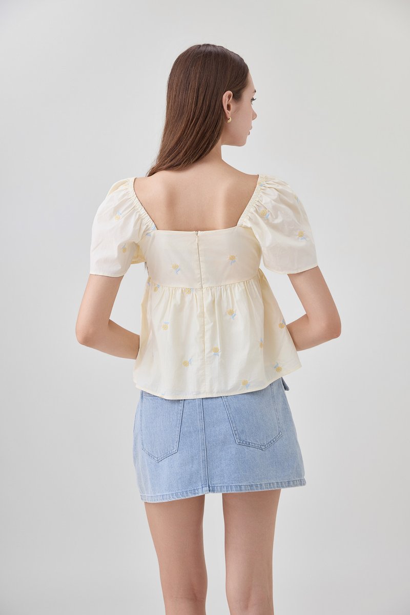 Megara Sweetheart Embroidery Floral Top In Cream