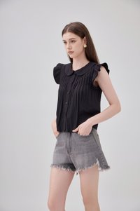 Mariella Textured Peterpan Double Flutter Top In Black