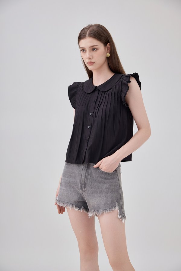 Mariella Textured Peterpan Double Flutter Top In Black