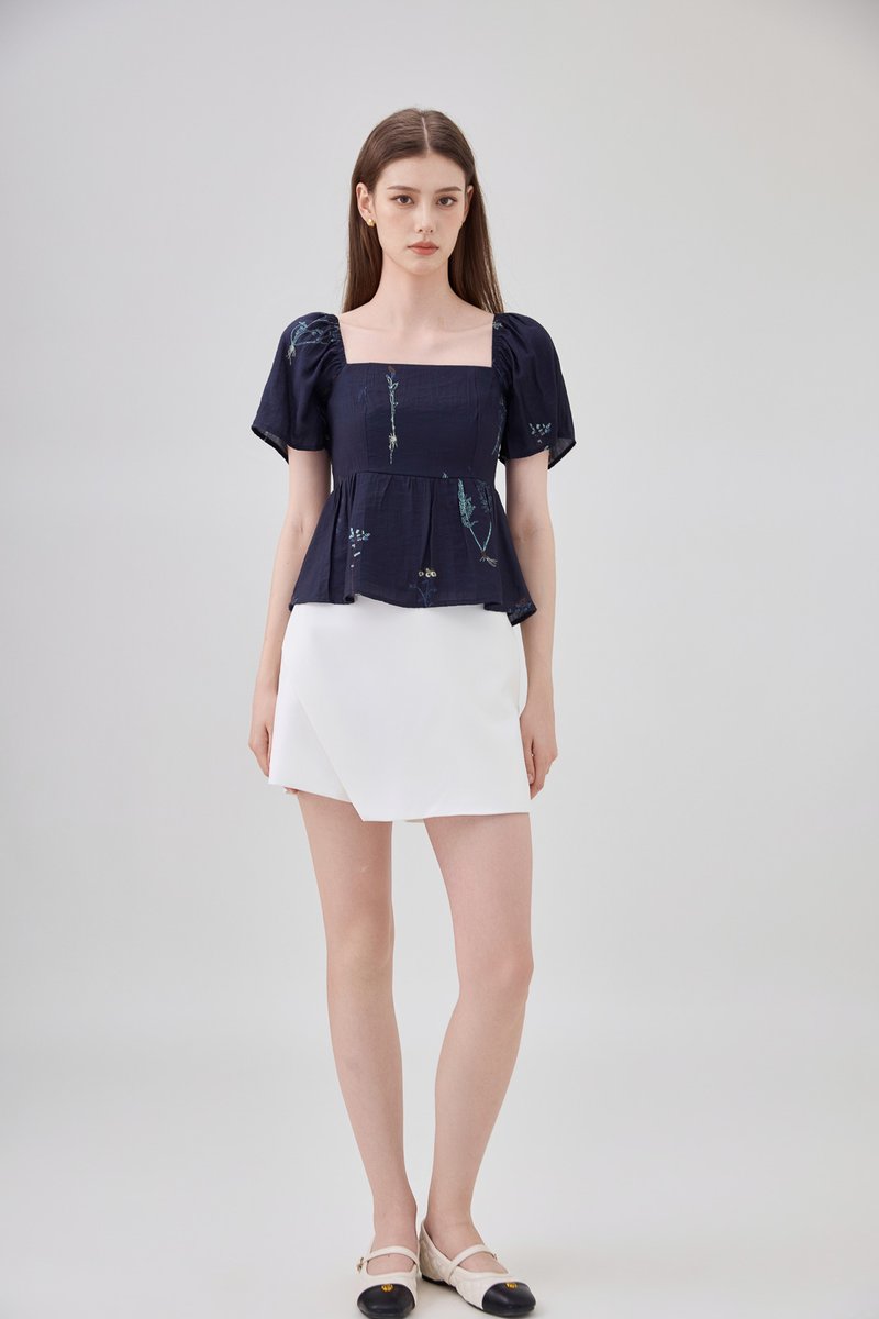 Bennet Botanical Flutter Top In Navy