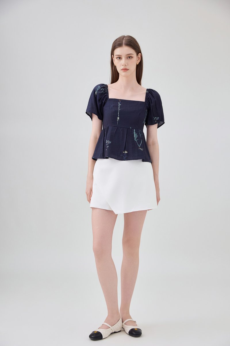 Bennet Botanical Flutter Top In Navy
