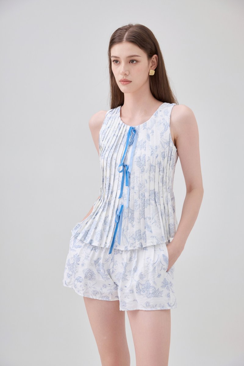 Cataleya Toile Pocket Short In Blue