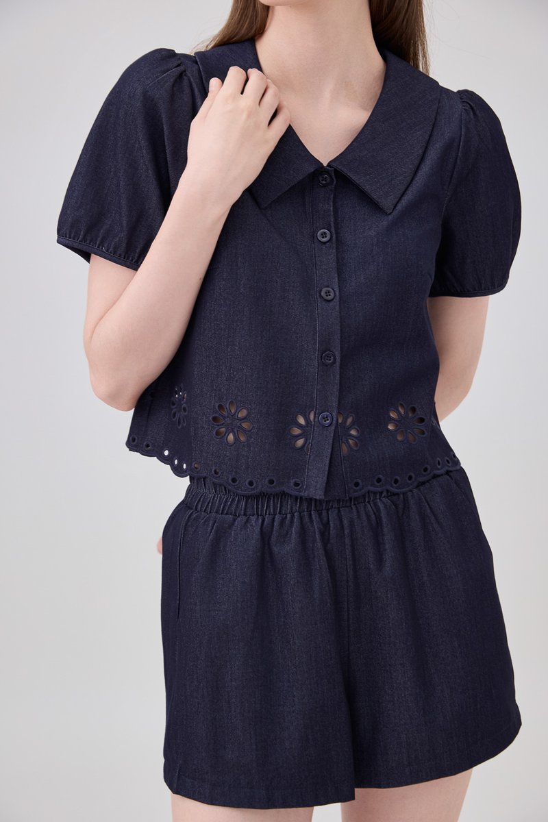 Aspen Ice Silk Peterpan Collar Top