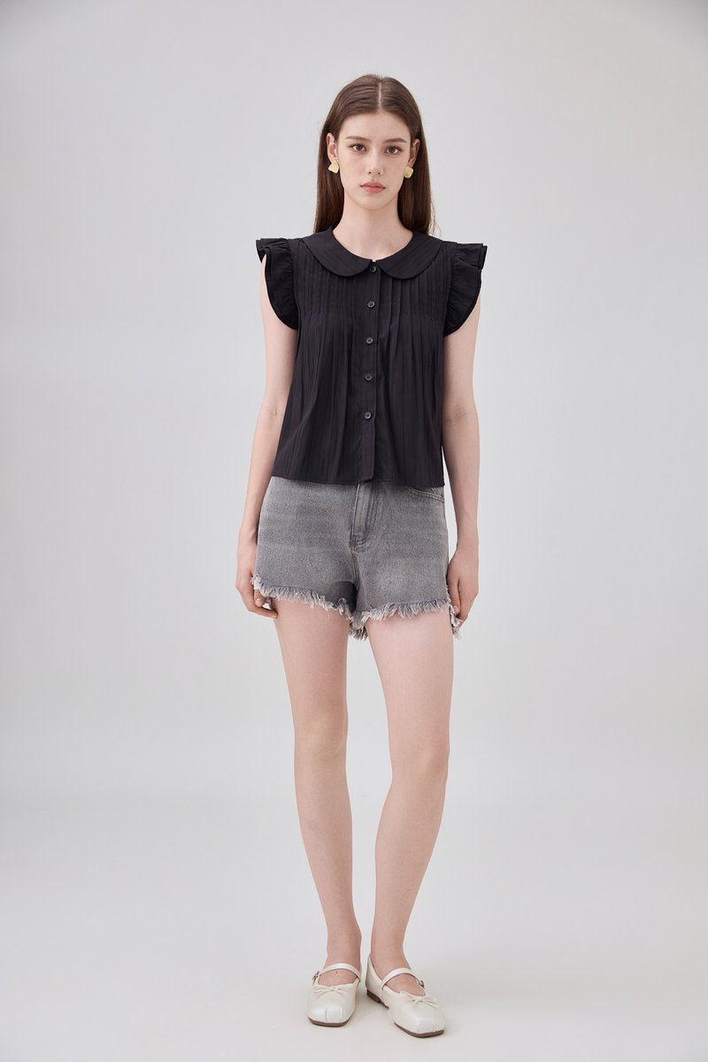 Mariella Textured Peterpan Double Flutter Top In Black