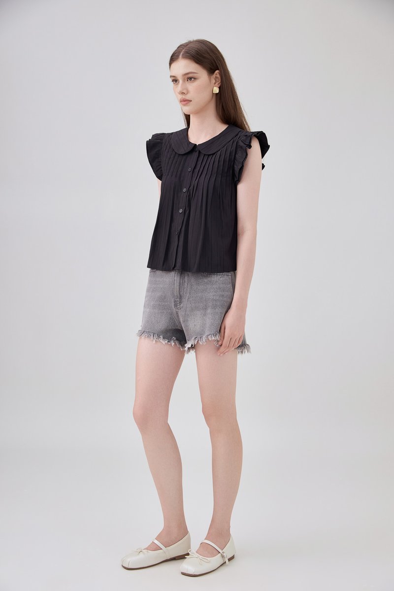 Mariella Textured Peterpan Double Flutter Top In Black