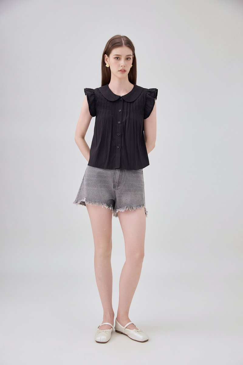 Mariella Textured Peterpan Double Flutter Top In Black