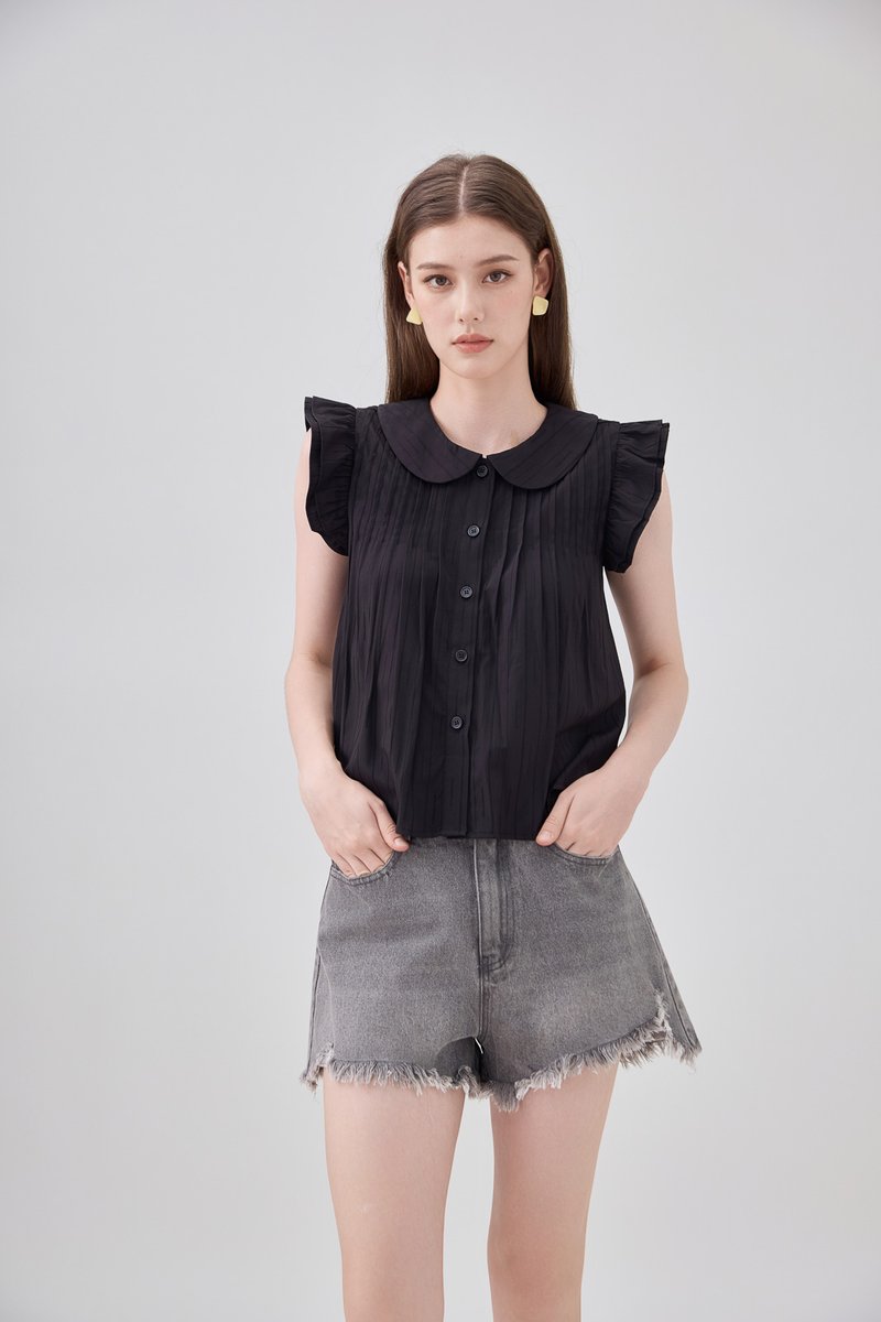 Mariella Textured Peterpan Double Flutter Top In Black