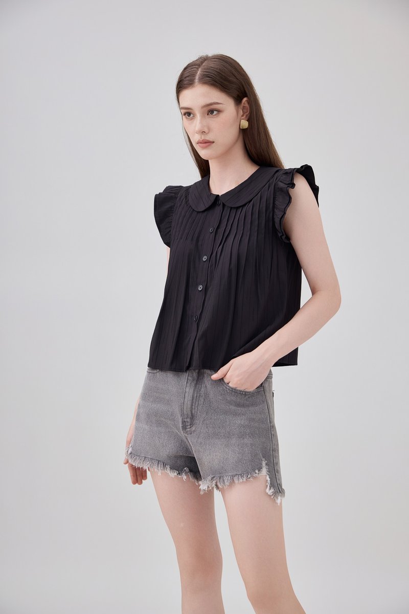Mariella Textured Peterpan Double Flutter Top In Black