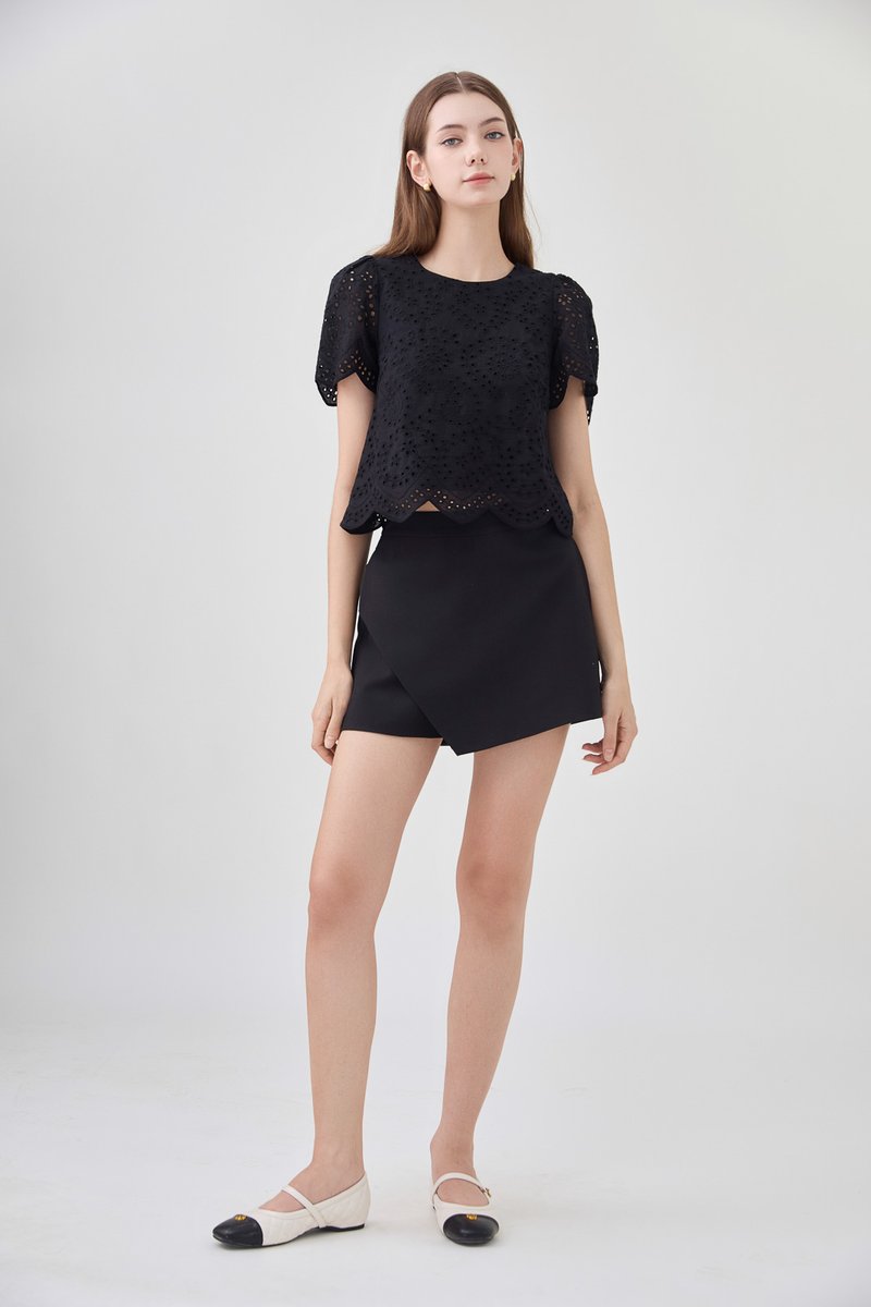 Delilah Eyelet Scallop Top In Black