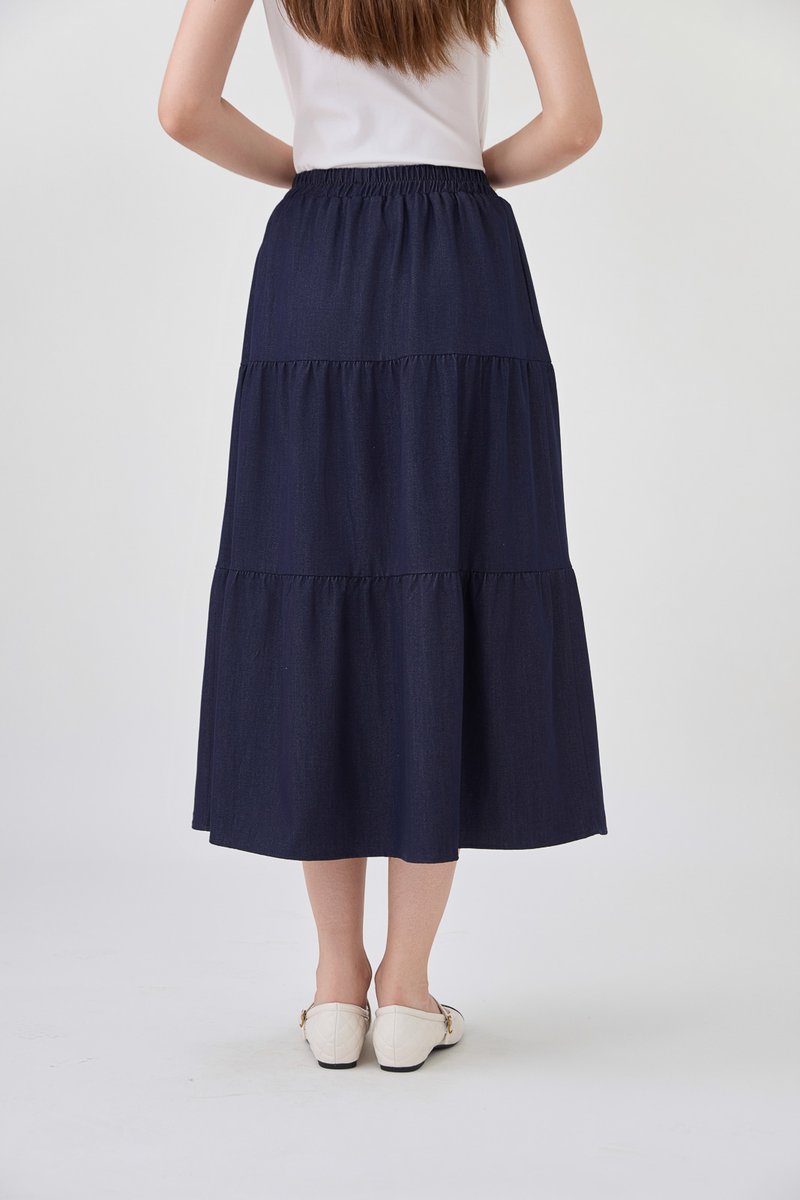 Lyla Elastic Waist Tiered Midi Skirt In Dark Wash