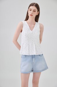 Eleanora Pintuck Floral Button Top In White
