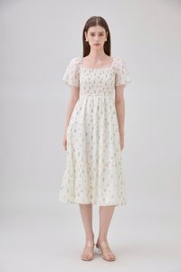 Emi Smocked Floral Midi Tier Dress In Cream