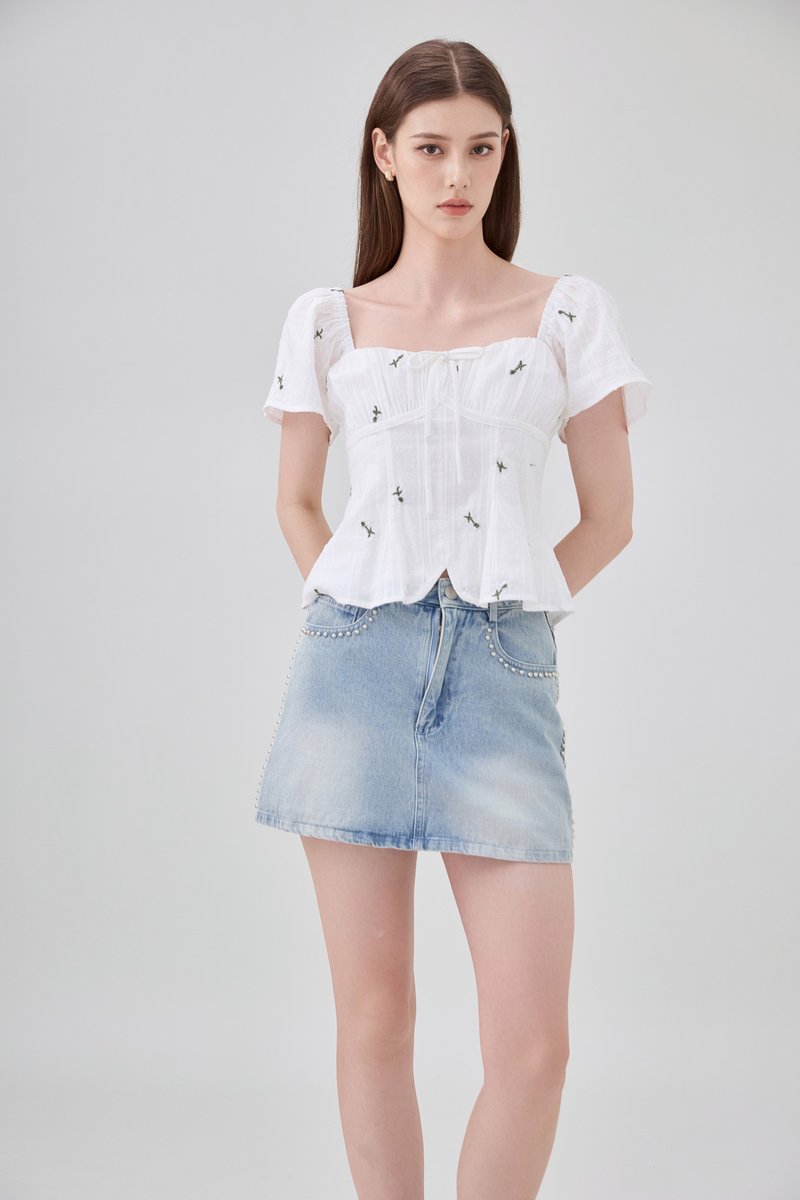 Mariel Swiss Dot Ruched Floral Top In White