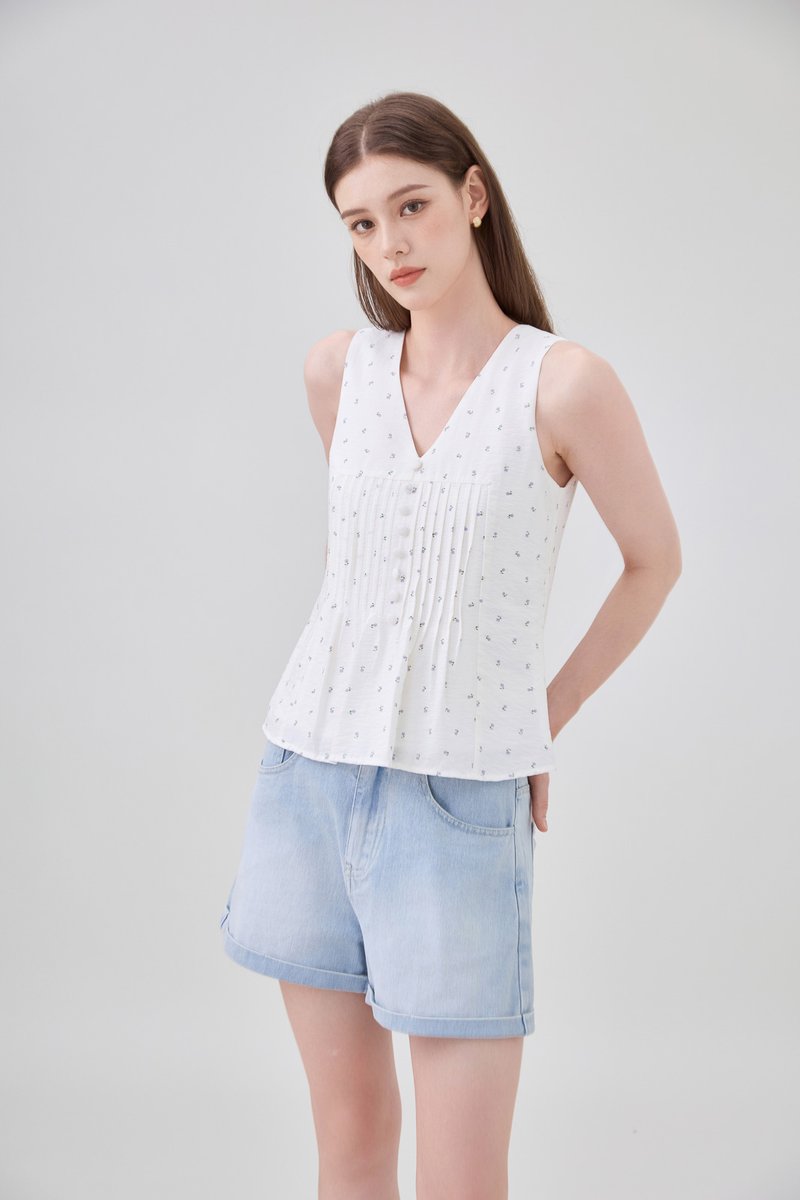 Eleanora Pintuck Floral Button Top In White