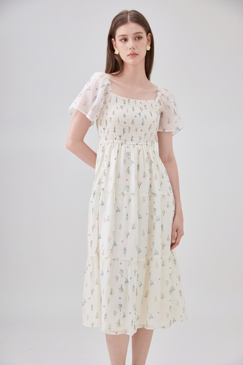 Emi Smocked Floral Midi Tier Dress In Cream