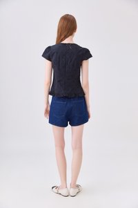 Avenelle Ruffle Hem Top In Black