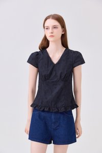 Avenelle Ruffle Hem Top In Black