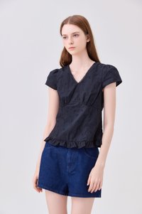 Avenelle Ruffle Hem Top In Black