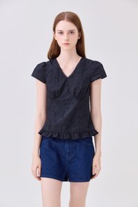 Avenelle Ruffle Hem Top In Black