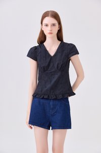 Avenelle Ruffle Hem Top In Black