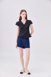Avenelle Ruffle Hem Top In Black