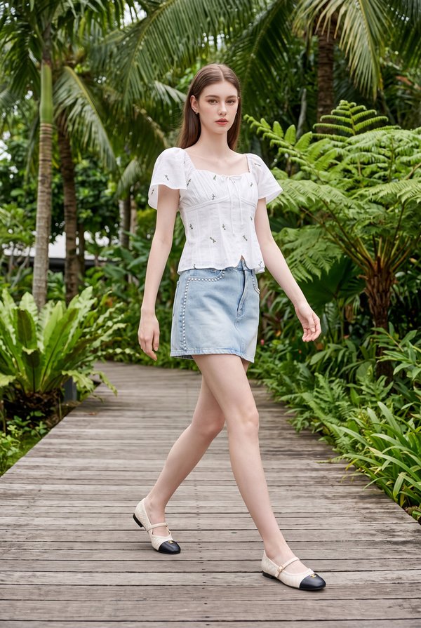 Mariel Swiss Dot Ruched Floral Top In White