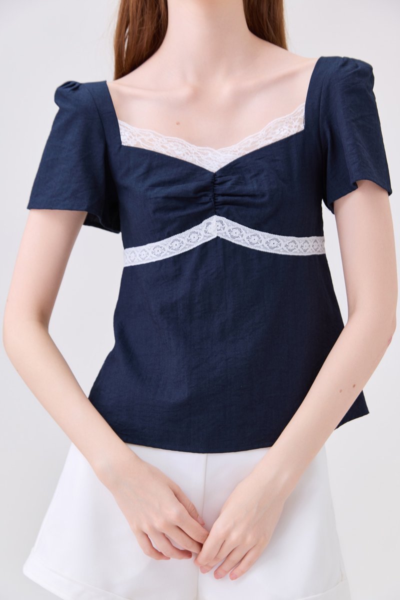 Molly Sweetheart Contrast Lace Top In Navy