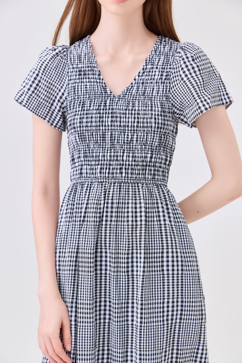 Brynlee Smocked Gingham Midi Dress In Black