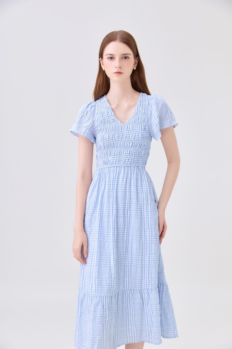 Brynlee Smocked Gingham Midi Dress In Blue