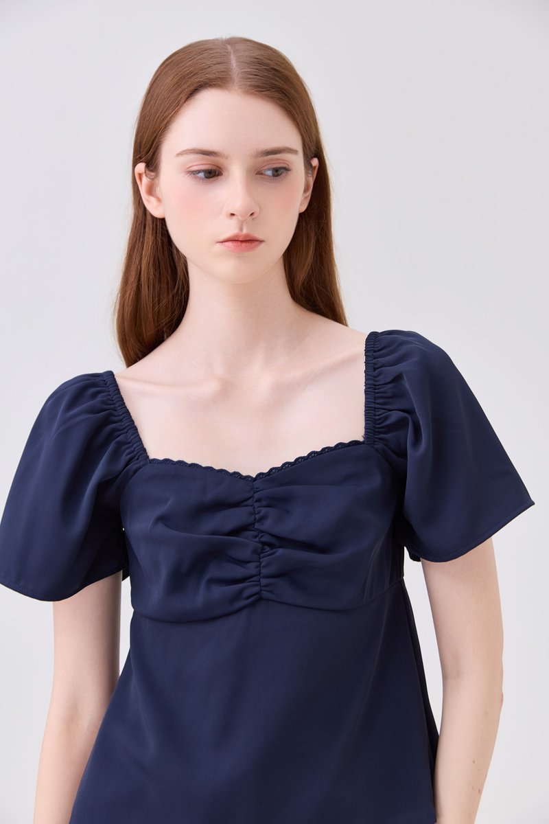 Mirabelle Sweetheart Floral Top In Navy