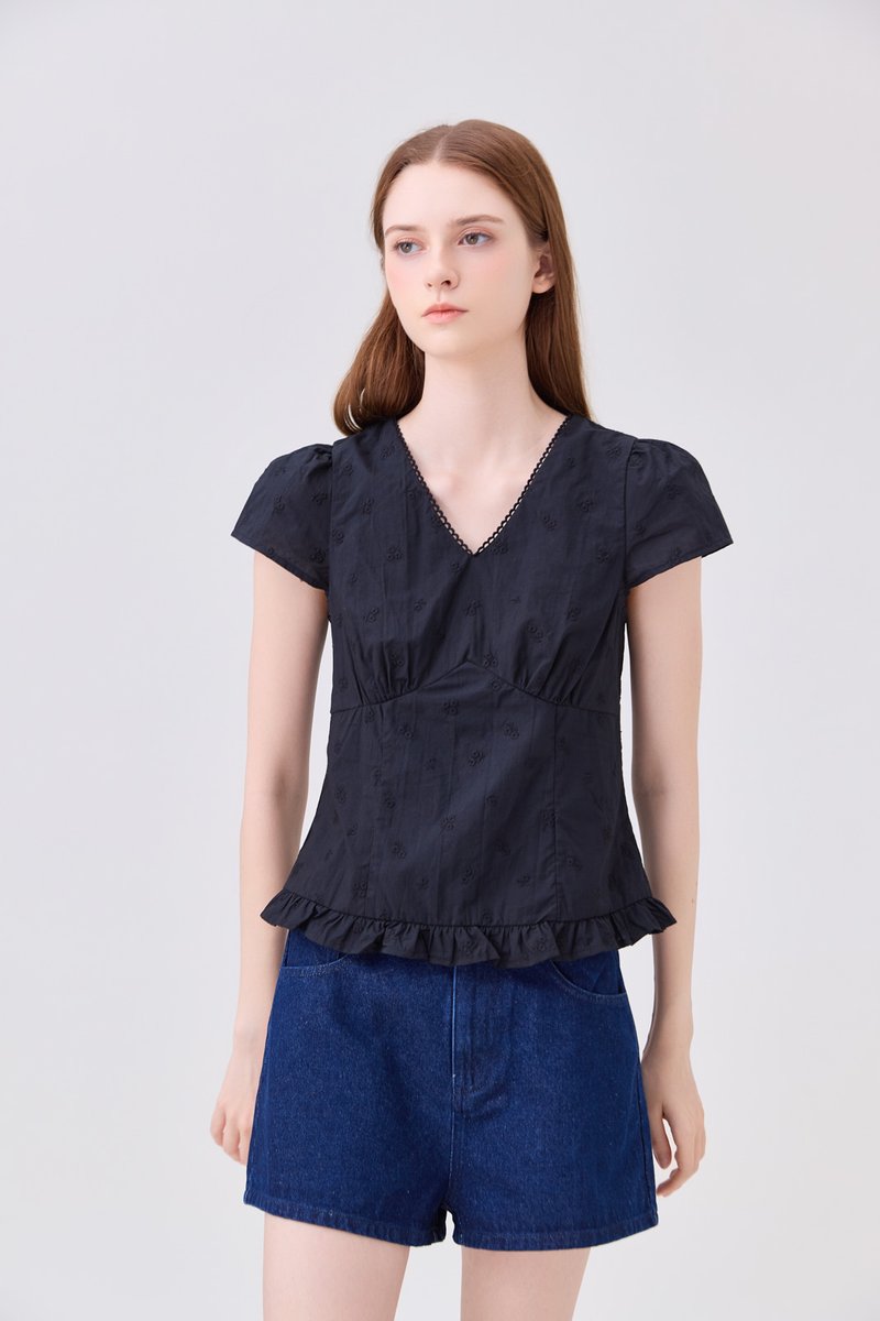 Avenelle Ruffle Hem Top In Black