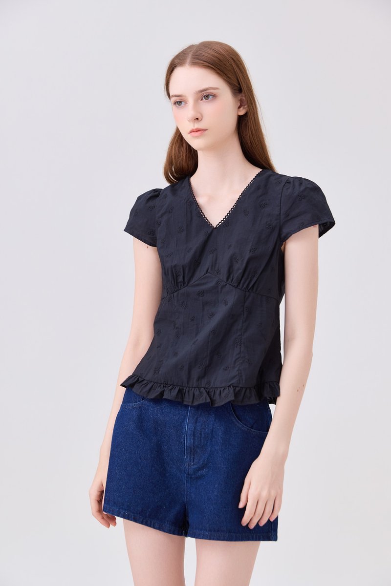 Avenelle Ruffle Hem Top In Black