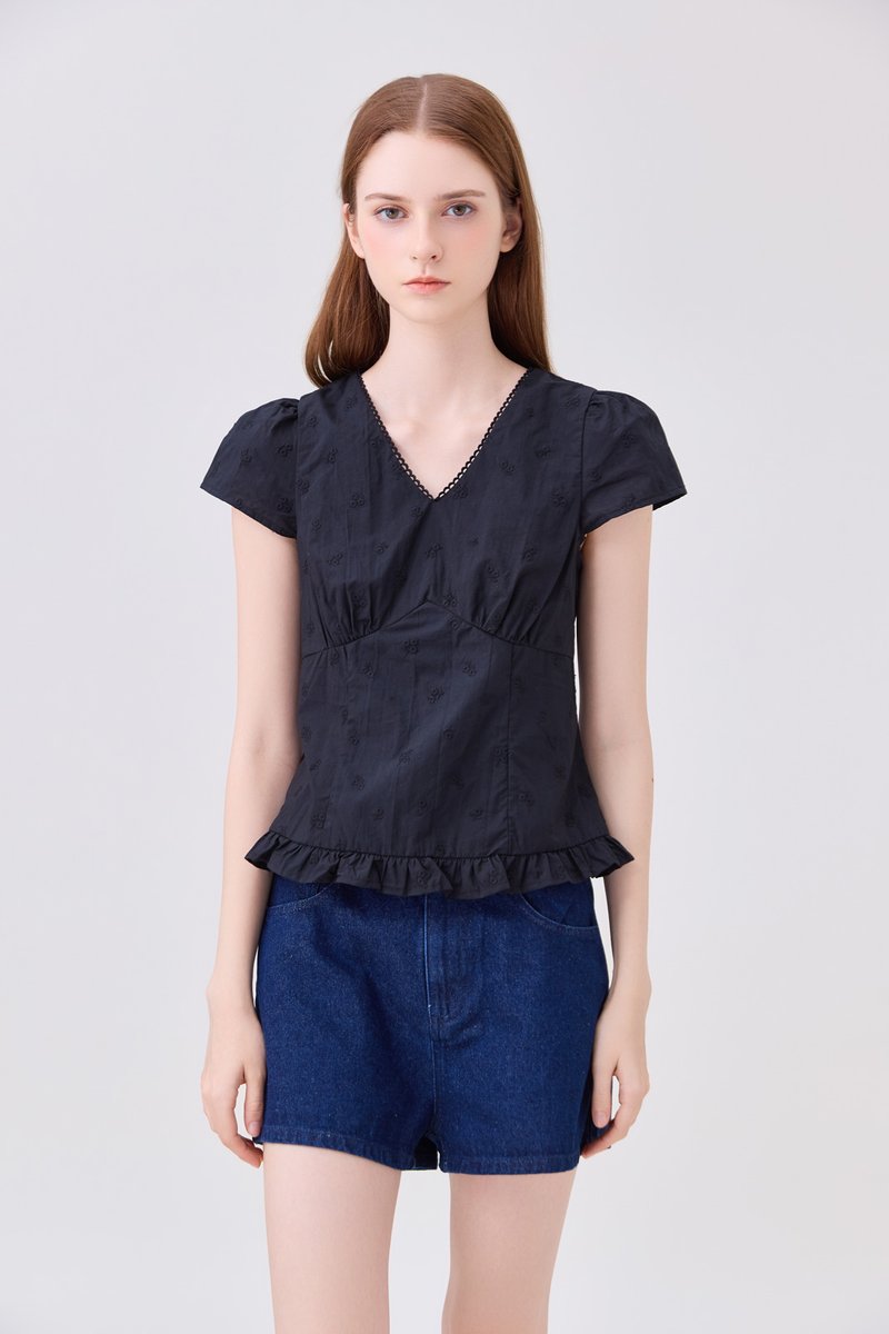 Avenelle Ruffle Hem Top In Black