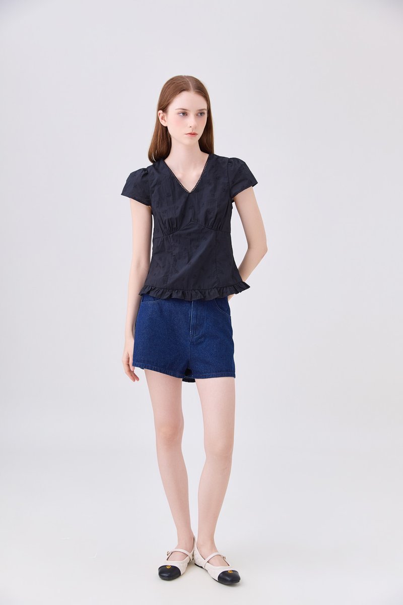 Avenelle Ruffle Hem Top In Black