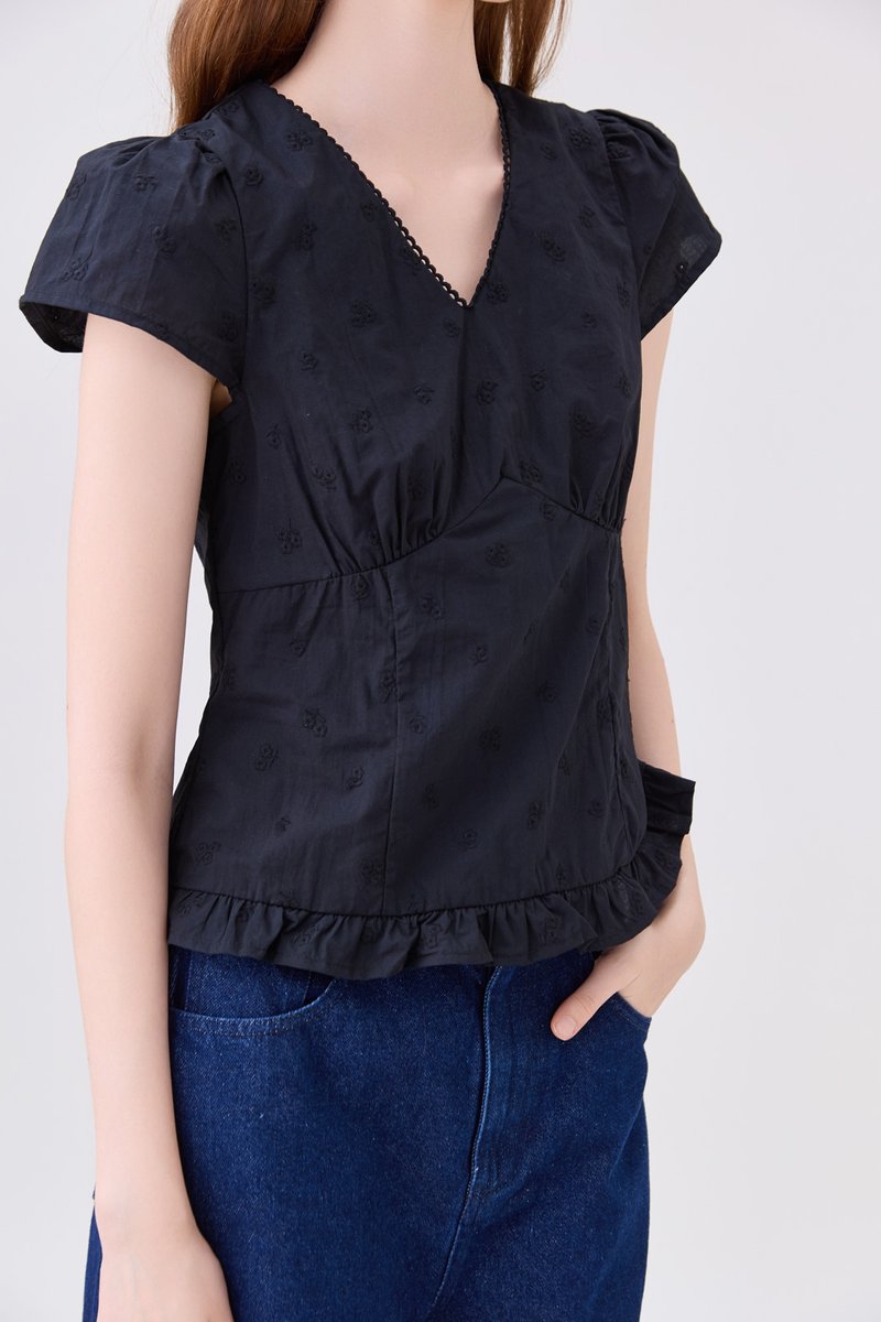 Avenelle Ruffle Hem Top In Black