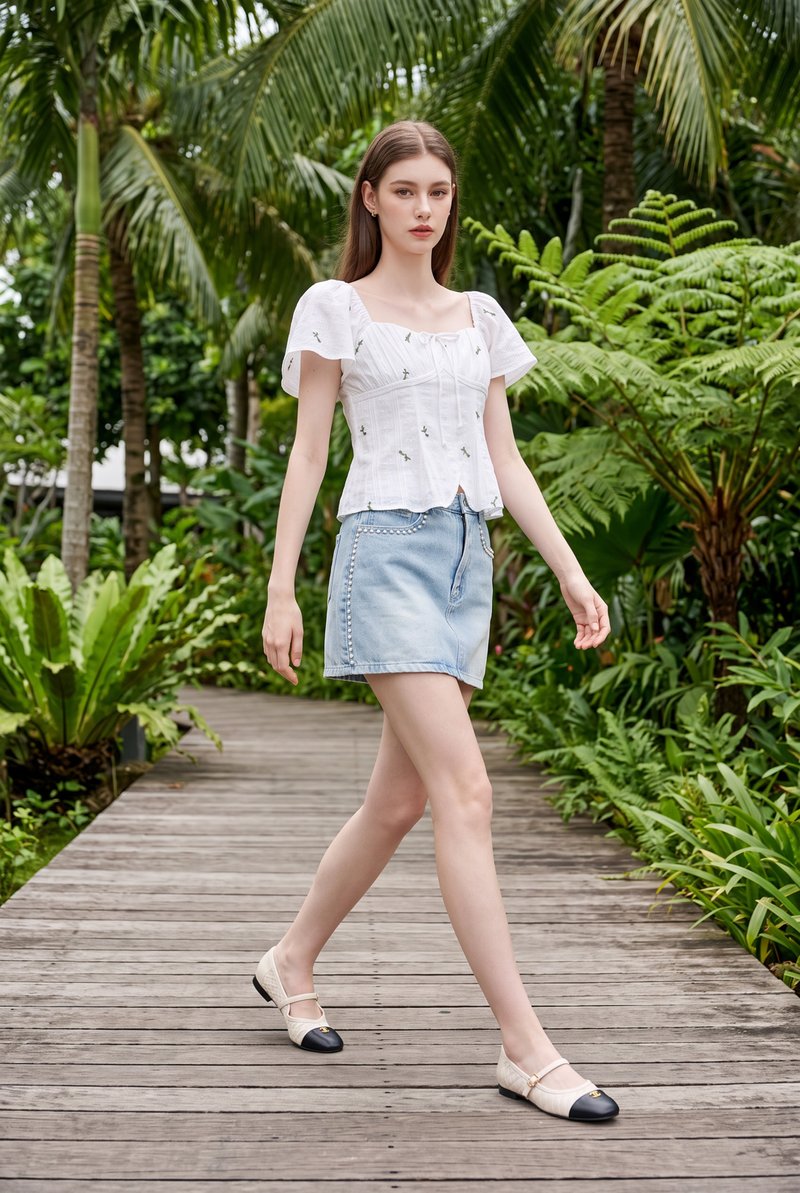 Mariel Swiss Dot Ruched Floral Top In White